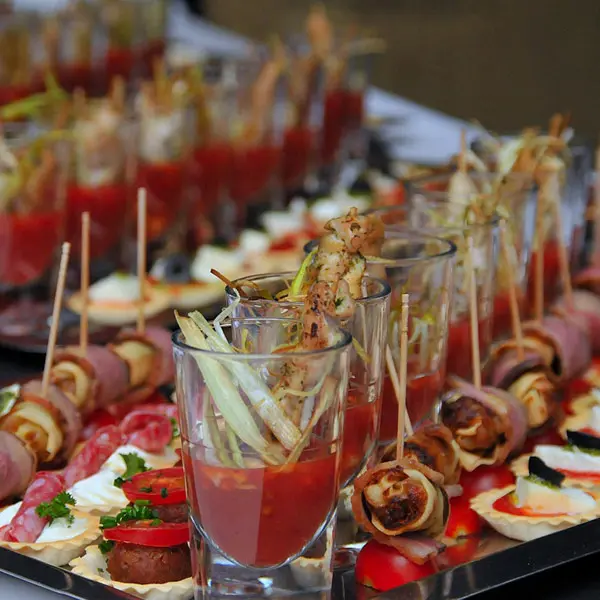 Smaken van Liefde: De hete cateringtrends voor je trouwdag in Friesland